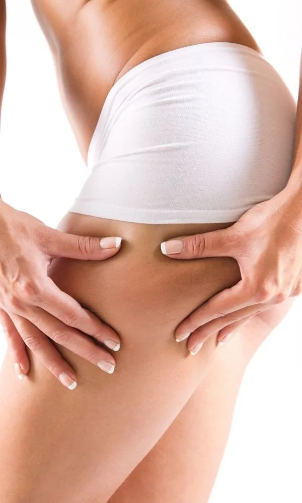 Zbliżenie na kobiece udo - Redukcja cellulitu - Dębówka Clinic Lublin